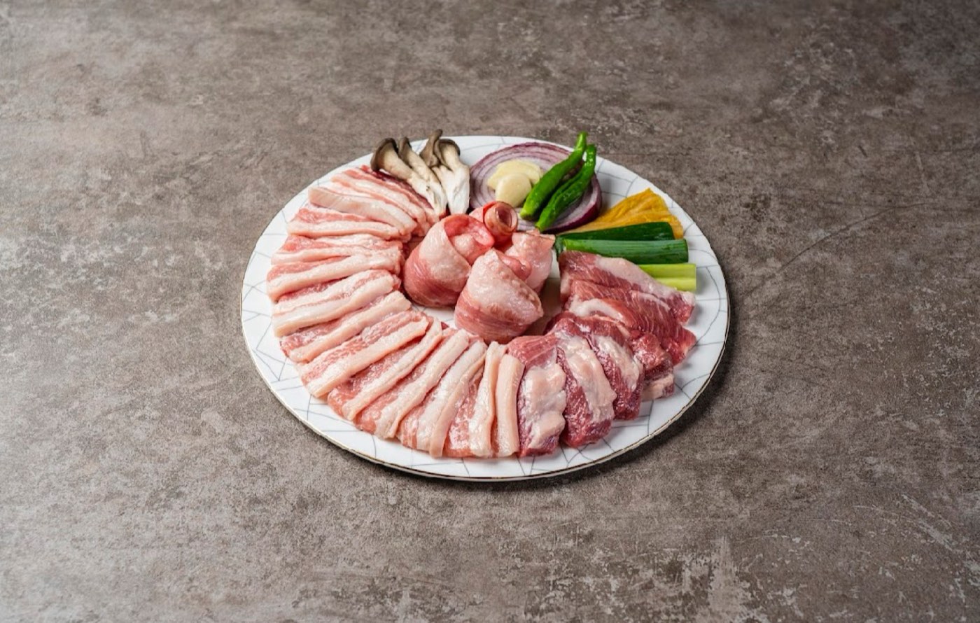 (500g) 직화 생모둠구이 Flame-Grilled Fresh Assorted Meat (500g) — Seongsu Ilmirak Korean BBQ (サムギョプサル · 烤肉) menu · 성수 일미락 메인 고기 메뉴