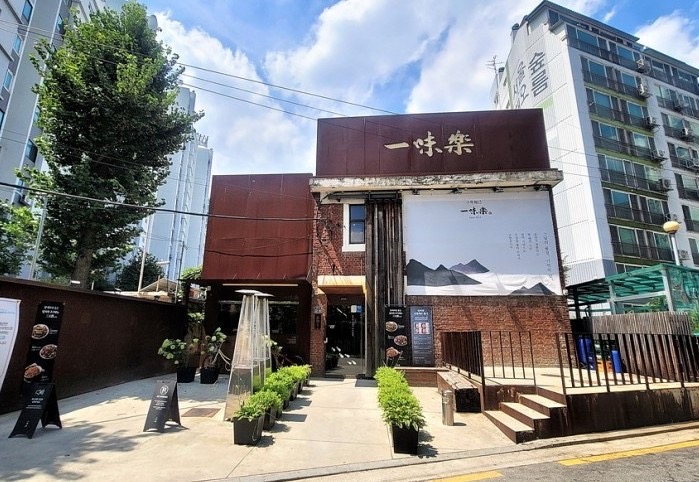성수 일미락 매장 — Seongsu Ilmirak Korean BBQ restaurant in Seongsu-dong, Seoul (interior & storefront) · 3
